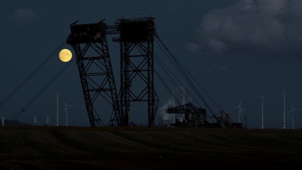 Eher fliegen hier UFOs