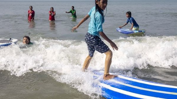 Bangladesch - Surferinnen setzen ein Zeichen