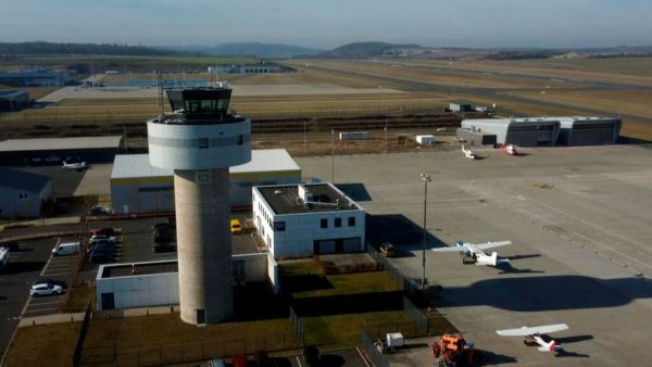 Abstürzen oder durchstarten? 10 Jahre Kassel Airport