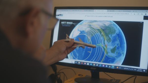 Flug MH370 – Verschollen über dem Meer