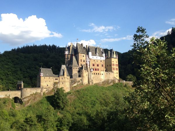 Burgen - Mythos und Wahrheit