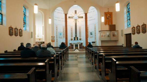 GOTTLOSES ÖSTERREICH - Warum der Kirche die Gläubigen ausgehen